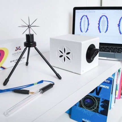 Equipo Bio-Well con sensor Sputnik y pantalla de análisis